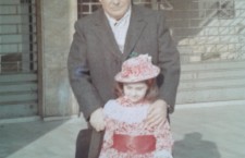 Annamaria Bortolan a carnevale vestita da Mary Poppins con il padre